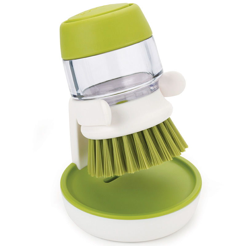 Щетка с дозатором моющего средства Joseph Joseph palm scrub™ зеленая 85004 Щетка с дозатором моющего средства Joseph Joseph palm scrub™ зеленая 85004Кухонные принадлежности Joseph Joseph (Великобритания)<br>Щетка с дозатором моющего средства Joseph Joseph palm scrub™ зеленая 85004<br> <br>Рационализируйте пространство возле кухонной раковины! Ведь обычно там и так мало места, и всё оно занято бутылочками, губками и прочими моющими аксессуарами. Щётка с дозатором совмещает в себе практически всё, что нужно для мытья пары десятков тарелок, чашек и сковородок. В резервуар наливается моющее средство, расход которого вы регулируете, просто нажав на кнопку сверху. Щеточка помогает отмыть даже прилипшие остатки пищи и при необходимости легко меняется (сменные насадки также продаются у нас на сайте). У щетки есть специальная подставка, которая организует пространство и заодно позволяет щетинкам высохнуть.<br>