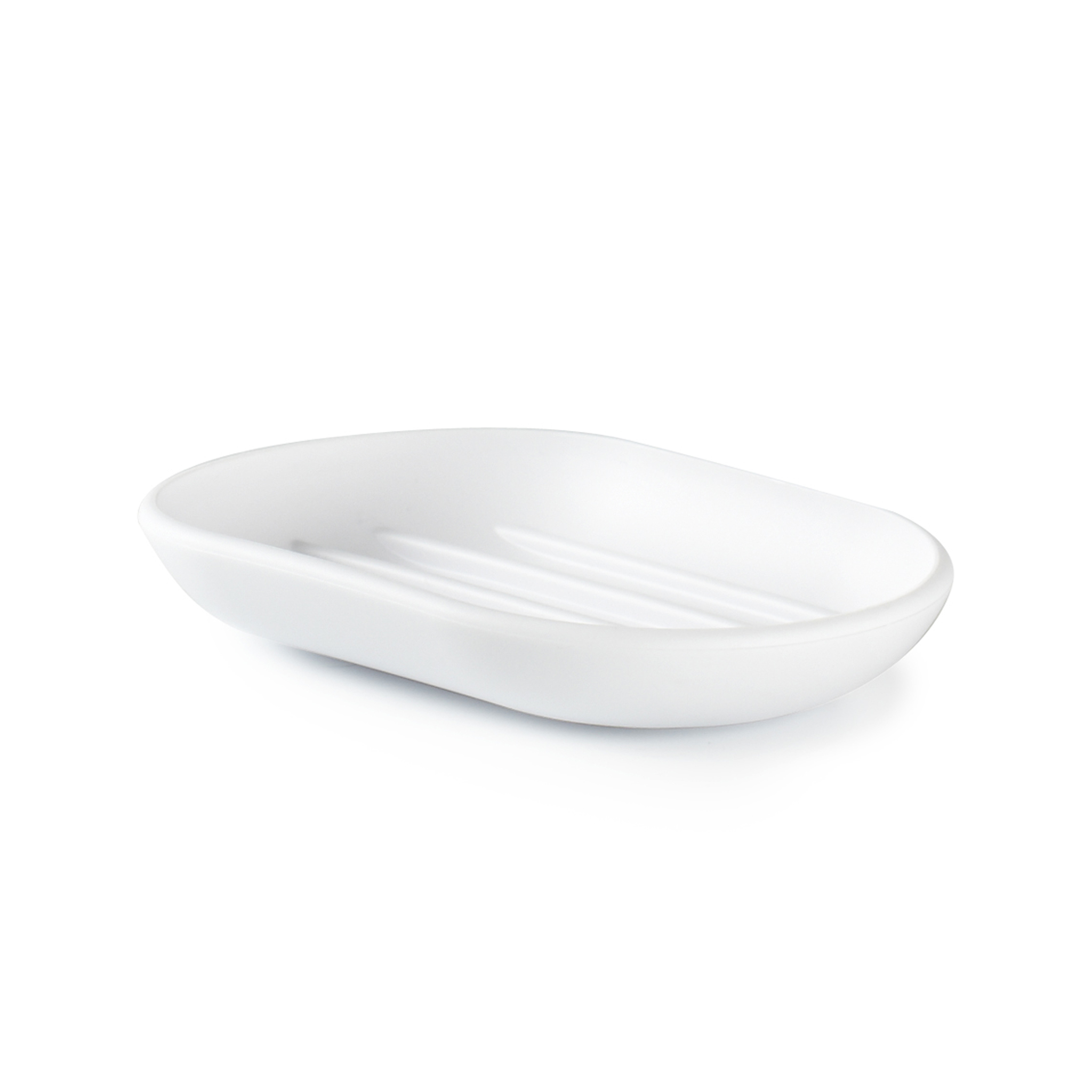 Мыльница Umbra touch белая 023272-660 Мыльница Umbra touch белая 023272-660Мыльницы<br>Мыльница Umbra touch белая 023272-660<br> <br>Функциональность мыльницы неоспорима - именно она защищает нашу раковину от мыльных подтеков и пятен. А как насчет дизайна? В Umbra уверены: такой простой и ежедневно используемый предмет должен выглядеть лаконично, но необычно. Ведь в небольшой ванной комнате не должно быть ничего вызывающе яркого. Немного экспериментировав с формой, дизайнеры создали мыльницу Touch, которая придется кстати в любом доме! Изготовлена из приятного на ощупь пластика, не скользит, а брать из нее мыло удобнее благодаря специальным желобкам на донышке.<br>Официальный продавец<br>