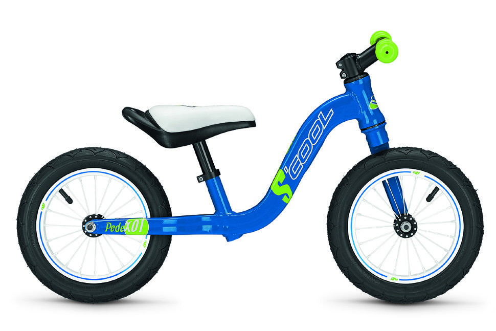 Scool pedeX01 12 (2015) Scool pedeX01 12 (2015)от 3 лет<br>Беговел для развития баланса и координации для ребенка от 2-х лет и ростом от 85см. Облегченная алюминиевая рама весом 3,3 кг и удобная конструкция от немецкой фирмы Scool дает возможность без труда научится кататься на двух колесном велосипеде. Возможность регулировки сидения по высоте. Как на взрослых велосипедах установлен спортивный алюминиевый руль с удобными резиновыми грипсами. Внешний вид беговела сделан в ярко синем цвете.<br>