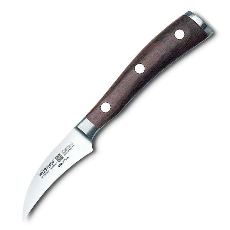 Нож кухонный для чистки 7 см Ikon WUSTHOF Ikon арт. 4920 WUS Нож кухонный для чистки 7 см Ikon WUSTHOF Ikon арт. 4920 WUSКухонные ножи WUSTHOF Ikon<br>Нож кухонный овощной 7 см WUSTHOF Ikon (Золинген) арт. 4920 WUS<br> <br>Отличительные особенности<br>Что резать: подходит чистки для нарезки овощей и фруктов.<br>Материал лезвия: сталь кованая, молибден-ванадиевая (X50 Cr Mo V 15) - отличается высочайшим уровнем прочности, обеспечивающимся наличием молибдена и ванадия в ее составе. Оптимальная для ножей твердость лезвия объясняется повышенным содержанием углерода в составе металла и особой технологией его термообработки. Сталь X50CrMoV15 благодаря наличию в ее составе хрома, отличается также повышенной стойкостью к коррозии.<br>Лезвия ножей из стали марки X50CrMoV15 долгое время не нуждаются в дополнительной заточке, они не темнеют и практически не подвержены окислению. Вне зависимости от интенсивности эксплуатации ножи сохраняют свой первозданный вид на протяжении всего срока их использования.<br>Материал рукоятки: африканское черное дерево - черным деревом называют ценнейшие сорта древесины. Этот материал необыкновенно красив и прочен, устойчив к любым биологическим и механическим повреждениям. И это не конкретная порода, сорт или семейство, а общее название для ряда растений, имеющих черную или черно-полосатую окраску древесного ядра — цейлонского и африканского эбеновых деревьев, некоторых видов акациевого и бобового древесных семейств.<br>Уход за изделиями из черного дерева — это поддержание оптимальной температуры, отсутствие рядом отопительных приборов и прямых солнечных лучей, а также бережное обращение с водой и мягкая ткань, пропитанная растительным маслом, для полировки.<br>Кому подойдет: хорошее соотношение цена-качество, отлично подойдет как для домашнего использования, так и для профессиональных поваров.<br>Описание<br>Серия Ikon по праву занимает особое место в коллекции ножей Wusthof. Каждый клинок выкован из одного куска стали марки X50 отличающейся особой твердостью благодаря высокому содержанию углерода. Лезвие ножей закаляется по специальной технологии, являющейся ноу-хау немецкой компании. Это обеспечивает их исключительную прочность и долговечность, а особая заточка гарантирует максимально возможную остроту клинка.<br>Среди достоинств ножей Ikon — удобная пятка лезвия, надёжно защищающая пальцы и служащая дополнительным упором, массивный больстер, обеспечивающий идеальную балансировку клинка, а также конструкция «фулл-танг» с хвостовиком, являющимся частью рукояти и идущим до её конца.<br>Ручка ножей Ikon сделана из африканского чёрного дерева. Гренадил, или чёрный палисандр, является самым твёрдым сортом дерева в мире и произрастает лишь на территории Кении и Танзании. Уникальные свойства этого материала, а также специальная форма рукояти, обеспечивают удобство и долговечность ножей этой серии.<br>Обратите внимание, что производитель не рекомендует мыть эти изделия в посудомоечной машине или оставлять надолго в воде.<br>