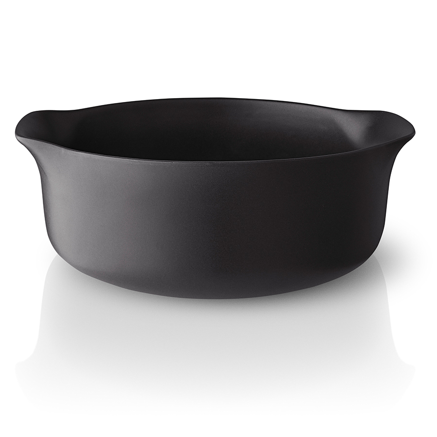 Миска Eva Solo Nordic Kitchen 2 л 502796 Миска Eva Solo Nordic Kitchen 2 л 502796Миски и чаши<br>Миска Eva Solo Nordic Kitchen 2 л 502796<br> <br>Минималистичный дизайн и высокая функциональность составляют суть скандинавского дизайна. Коллекция предметов сервировки Nordic kitchen воплотила все черты скандинавской эстетики. Простой выверенный дизайн черной каменной керамики в рустикальном скандинавском стиле. Благодаря объёму эта глубокая тарелка идеальна для приготовления и сервировки салатов, хранения фруктов. Тарелку можно использовать в духовке, морозильной камере, микроволновой печи и мыть в посудомоечной машине.<br>