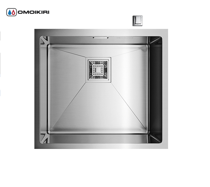 Кухонная мойка из нержавеющей стали OMOIKIRI Taki-49-U (4993045) Кухонная мойка из нержавеющей стали OMOIKIRI Taki-49-U (4993045)Кухонные мойки из нержавеющей стали<br>Кухонная мойка из нержавеющей стали OMOIKIRI Taki-49-U (4993045)<br> <br><br>Размер выреза под мойку при монтаже под столешницу: 450х400 мм, угловой радиус врезки: 10 мм.<br>Японская высококачественная хромоникелевая нержавеющая сталь.<br>Матовая полировка, устойчивая к появлению царапин.<br>Упаковка обеспечивает максимально безопасную транспортировку.<br>Корпус мойки обработан специальным противошумным составом.<br><br><br>Комплектация:<br><br>автоматический донный клапан;<br>крепления;<br>сифон.<br><br><br><br><br><br><br>Нержавеющая сталь OMOIKIRI<br>Вся нержавеющая сталь OMOIKIRI соответствует маркировке 18/8. Это аустенитная сталь содержит 18% хрома и 8% никеля, что обеспечивает ее максимальную защиту от коррозии.<br>Нержавеющая сталь OMOIKIRI подвергается уникальной обработке холодом «GOKIN»©, повышающей ее твердость и износостойкость.<br><br><br><br><br> <br>Кухонные мойки из нержавеющей стали OMOIKIRI при производстве проходят три этапа контроля качества:<br><br>контроль состава нержавеющей стали на соответствие стандартам содержания цветных металлов и указанной маркировке;<br>проверка качества металлических заготовок перед производством;<br>контроль качества изделий на всех этапах производства.<br><br><br><br><br><br>Руководство по монтажу<br><br><br><br>Официальный сертифицированный продавец OMOIKIRI™<br>