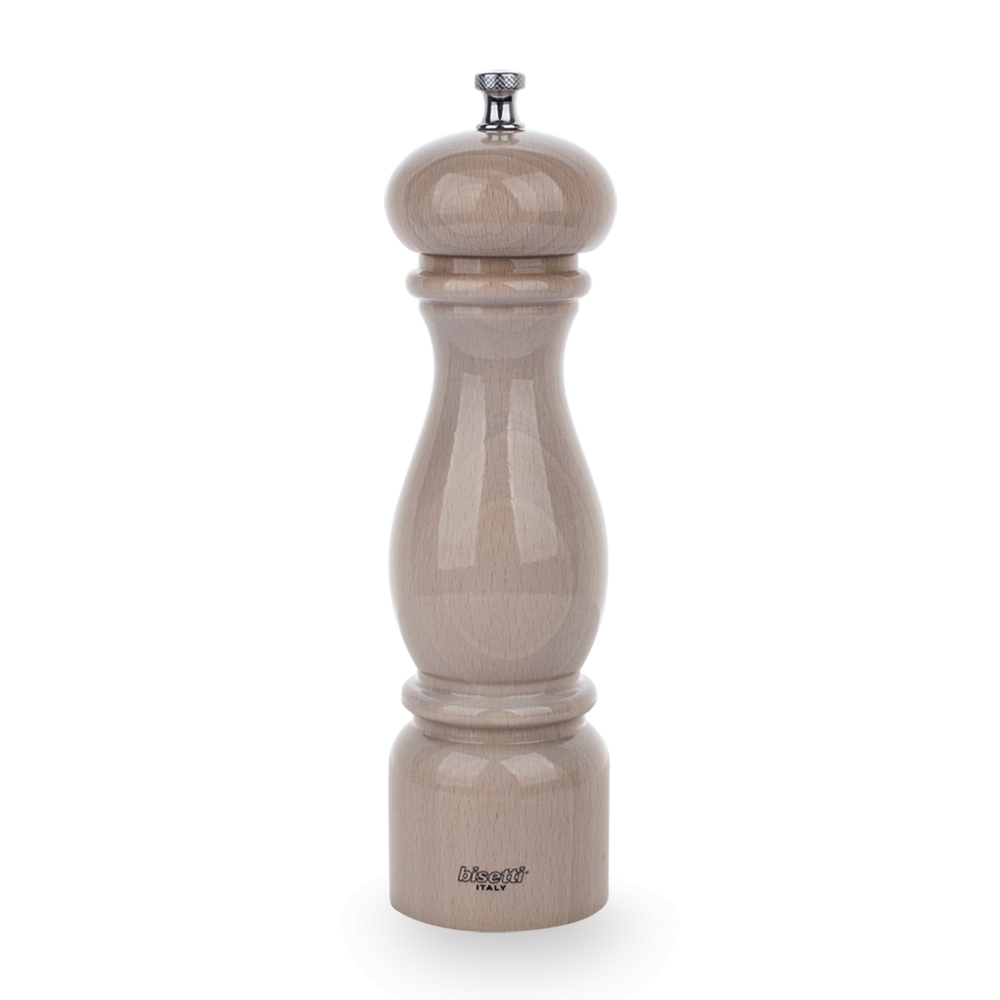 Мельница для перца деревянная 22 см BISETTI Firenze 6250LB Мельница для перца деревянная 22 см BISETTI Firenze 6250LBНовинки<br>Мельница для перца деревянная 22 см BISETTI Firenze 6250LB<br> <br>Механические мельницы изготовлены из бука , лаковая поверхность не только защищает дерево, но и придает особый шик. FIRENZE - это классика на все времена.<br>Механизмы мельниц BISETTI<br>Механизм мельниц для перца изготовлен из высококачественной твердой нержавеющей стали. Два ряда зубцов обеспечивает идеальное перетирание перца. Цинковое покрытие защищает весь механизм от возможного окисления, обеспечивая непревзойденную износостойкость.<br>Механизм мельницы для соли изготовлен из высокопрочной керамики. Все металлические детали производятся из нержавеющей стали и пищевого алюминия, что гарантирует устойчивость к коррозии.<br>Компания BISETTI дает гарантию 10 лет непосредственно на механизм мельницы. И вот уже более 70 лет не отступает от своих обещаний.<br>О компании BISETTI<br>BISETTI – итальянская компания, имеющая богатую историю, которая началась в далеком 1945 году.<br>Кустарное производство по изготовлению кухонной утвари из дерева, расположенное на севере Италии, в городе Петтенаско, в провинции Новара, на берегу живописного озера Орта, упоминалось еще во второй половине XIX века. Уже тогда изделия ручной работы этой мастерской были очень любимы местным населением.<br>В 1945 году на базе мастерской были созданы первые мельницы для перца. Основным материалом для их производства стал бук. В настоящее время в ассортименте Компании насчитывается более 200 видов различных приспособлений для перемалывания специй: механические, электрические, мельницы для специй, для кофе и различных трав.<br>Для производства мельниц используют не только бук, но и оливковое дерево, бамбук, а также и другие современные материалы: высококачественный акрил и нержавеющую сталь.<br>С 1984 года Компанией управляет Бруно Бисетти. Благодаря внедрению современных технологий и бережному отношению к традициям, BISETTI по праву является одним из лидеров по производству высококачественных мельниц и кухонной утвари.<br>Шеф-повара со всего мира давно и успешно пользуются мельницами BISETTI для придания особого вкуса блюдам при создании настоящих шедевров кулинарии. BISETTI - это разнообразие моделей на самый взыскательный вкус, различные стилевые решения и, конечно же, надежность и гарантия качества!<br>