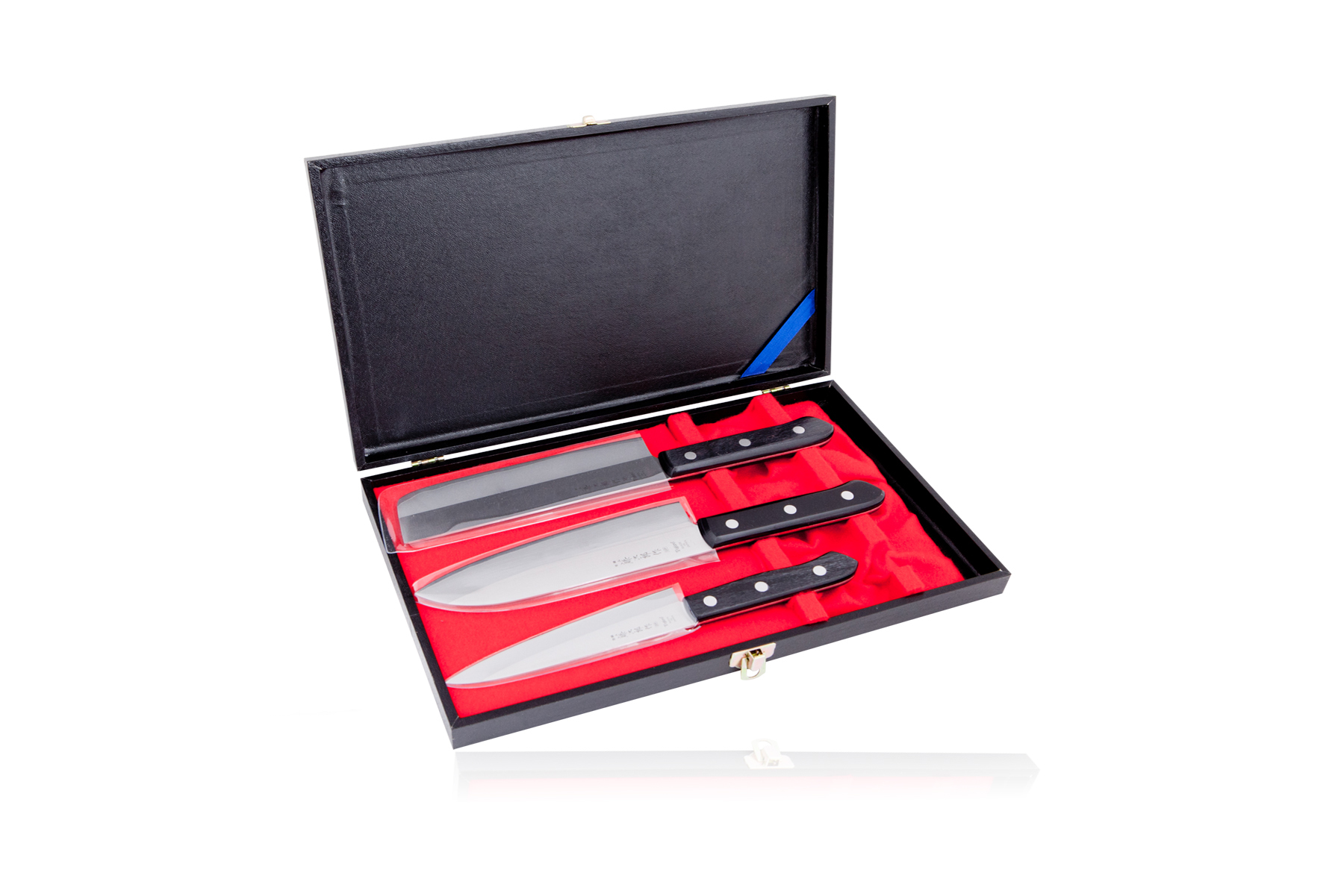 Набор из 3 кухонных ножей Tojiro Gift Set (FG-8300) Набор из 3 кухонных ножей Tojiro Gift Set (FG-8300)Наборы ножей Tojiro<br>Набор из 3 кухонных ножей Tojiro Gift Set (FG-8300)<br>Материал клинка: Сталь VG-10 / Laminated 420J2<br>В наборе:<br><br>Нож кухонный стальной универсальный (135мм)<br>Нож кухонный стальной Накири (160мм)<br>Нож кухонный стальной Сантоку (165мм)<br>Подарочная упаковка.<br><br>Что резать:<br><br>Нож Сантоку - подходит для нарезки любых продуктов (мясо, рыба, овощи, фрукты).<br>Нож Накири – это специальный топорик для шинковки овощей. Отличается удобной формой, что позволяет легко и быстро нарезать любые овощи, просто поднимая и опуская лезвие ножа.<br>Универмальный нож - подходит для нарезки не больших кусков мяса и рыбы, а также сыра, овощей и фруктов.<br><br>Официальный сертифицированный продавец TOJIRO<br>