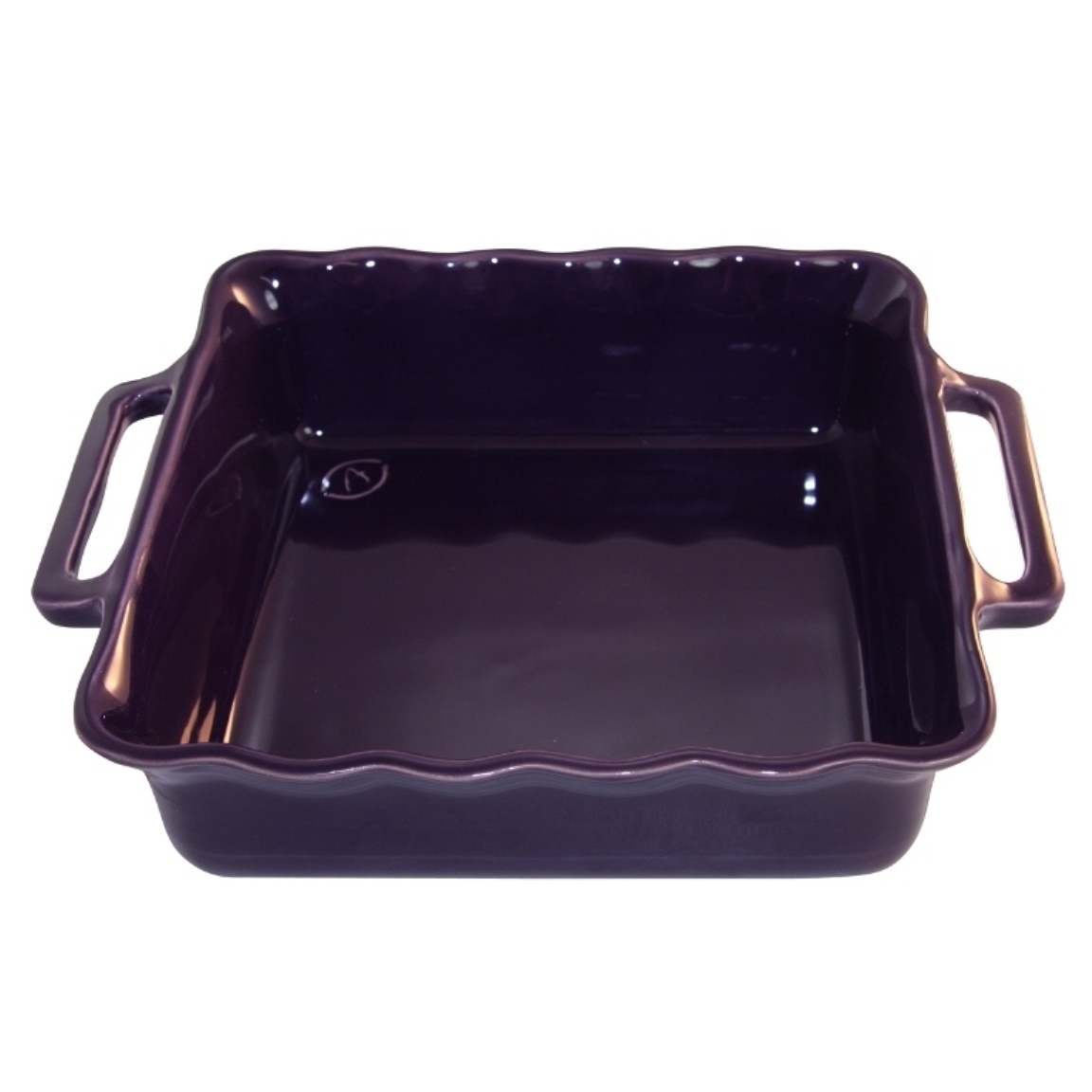 Форма квадратная 27,5 см Appolia Delices EGGPLANT 140027526 Форма квадратная 27,5 см Appolia Delices EGGPLANT 140027526Формы для запекания (выпечки)<br>Форма квадратная 27,5 см Appolia Delices EGGPLANT 140027526<br> <br>Благодаря большому разнообразию изящных форм и широкой цветовой гамме, коллекция DELICES предлагает всевозможные варианты приготовления блюд для себя и гостей. Выбирайте цвета в соответствии с вашими желаниями и вашей кухне. Закругленные углы облегчают чистку. Легко использовать. Большие удобные ручки. Прочная жароустойчивая керамика экологична и изготавливается из высококачественной глины. Прочная глазурь устойчива к растрескиванию и сколам, не содержит свинца и кадмия. Глина обеспечивает медленный и равномерный нагрев, деликатное приготовление с сохранением всех питательных веществ и витаминов, а та же долго сохраняет тепло, что удобно при сервировке горячих блюд.<br>