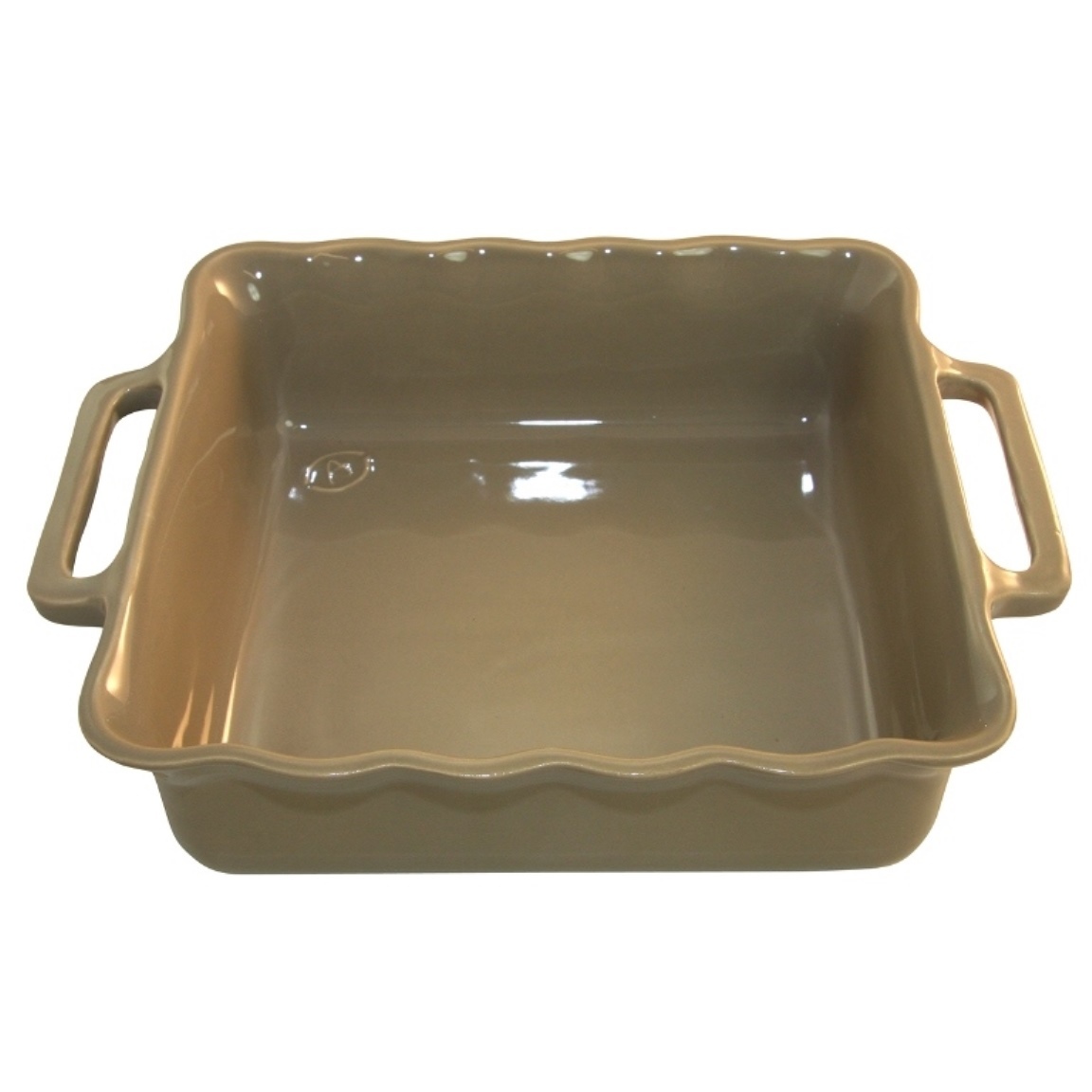 Форма квадратная 27,5 см Appolia Delices SAND 140027519 Форма квадратная 27,5 см Appolia Delices SAND 140027519Формы для запекания (выпечки)<br>Форма квадратная 27,5 см Appolia Delices SAND 140027519<br> <br>Благодаря большому разнообразию изящных форм и широкой цветовой гамме, коллекция DELICES предлагает всевозможные варианты приготовления блюд для себя и гостей. Выбирайте цвета в соответствии с вашими желаниями и вашей кухне. Закругленные углы облегчают чистку. Легко использовать. Большие удобные ручки. Прочная жароустойчивая керамика экологична и изготавливается из высококачественной глины. Прочная глазурь устойчива к растрескиванию и сколам, не содержит свинца и кадмия. Глина обеспечивает медленный и равномерный нагрев, деликатное приготовление с сохранением всех питательных веществ и витаминов, а та же долго сохраняет тепло, что удобно при сервировке горячих блюд.<br>