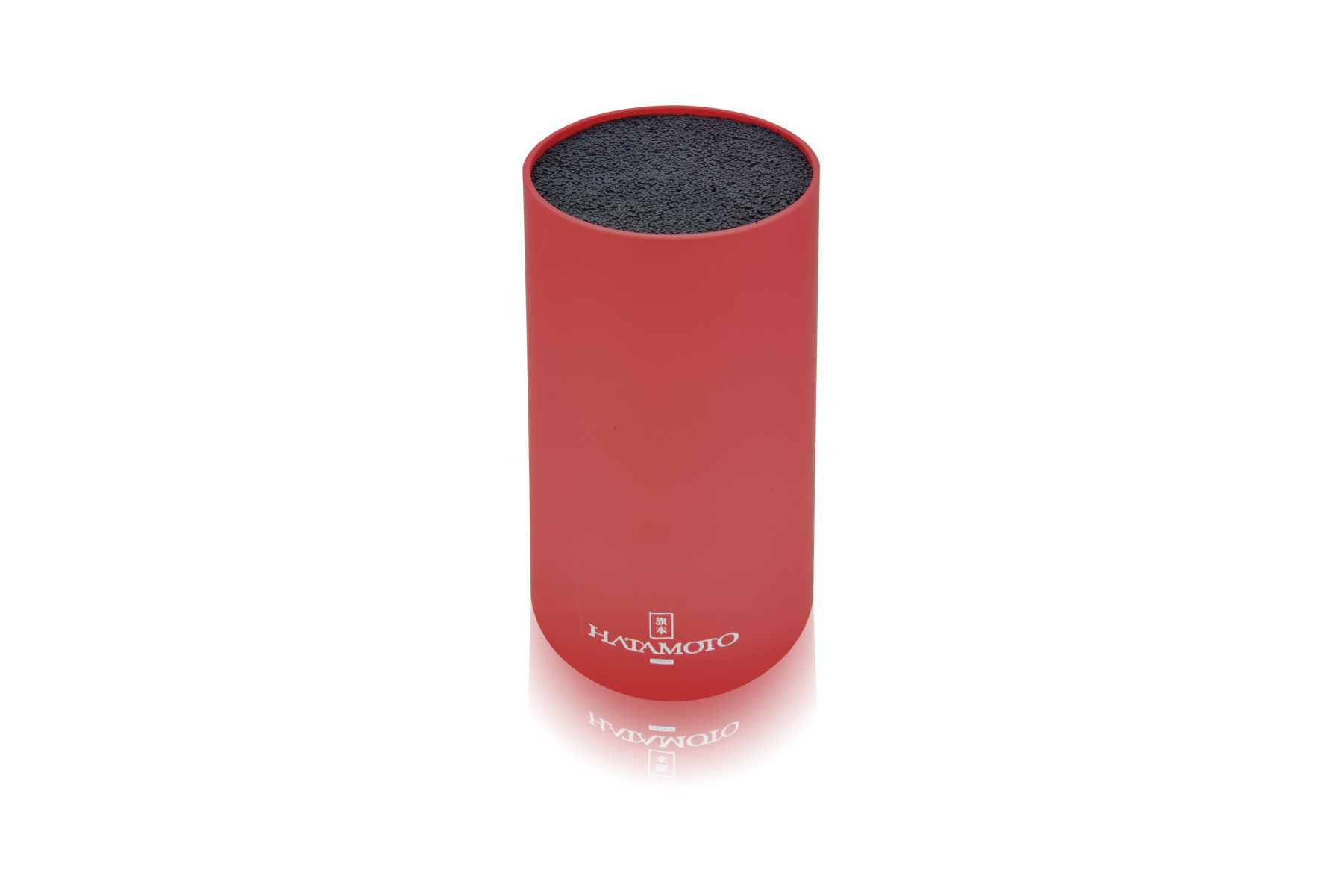 Подставка универсальная для ножей HATAMOTO COLOR, 225мм, пластик, (Красная), PWBS-15D-RED Подставка универсальная для ножей HATAMOTO COLOR, 225мм, пластик, (Красная), PWBS-15D-REDПодставки Hatamoto<br>Подставка универсальная для ножей HATAMOTO COLOR, 225мм, пластик, (Красная), PWBS-15D-RED<br> <br>Простой уход и гигиеничность, в отличие от деревянных подставок с прорезями, которые со временем начинают гнить от влаги. Браш-подставку легко вымыть, достав пластиковый накопитель-щетку, под проточной водой или в посудомоечной машине.<br>Универсальная браш-подставка для компактного, гигиеничного и бережного хранения стальных и керамических ножей. Утонченный черный цвет. Уникальность, и в то же время, простота конструкции, позволяющей бережно хранить одновременно ножи со стальными и керамическими лезвиями. В зависимости от размера ножей в браш-подставку входит до 7 ножей. Занимает меньше места, чем деревянные подставки с прорезями, на такое же количество ножей.<br>Официальный сертифицированный продавец TOJIRO<br>