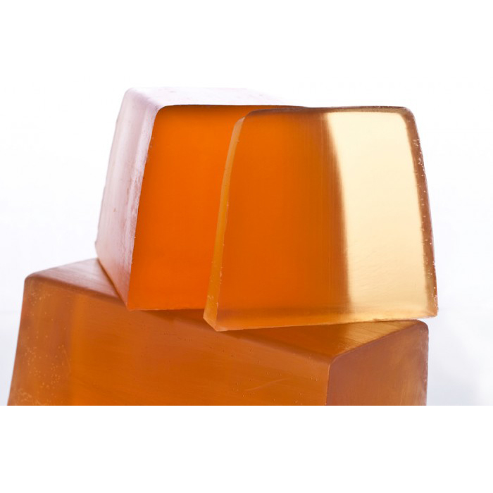 Нарезное прозрачное мыло Patchouli / Пачули (Нарезное мыло) Нарезное прозрачное мыло Patchouli / Пачули (Нарезное мыло)Нарезное мыло<br>Нарезное прозрачное мыло Patchouli / Пачули<br>Это индонезийское эфирное масло дает богатый легкий земляной аромат, теплый и слегка сладковатый в конце. Оно полезно своими смягчающими и успокаивающими свойствами для кожи, подверженной экземе<br>Прозрачные и матовые кусочки мыла сделаны вручную из натуральных растительных масел и глицерина (18%), производных сахара и мягких эмульгаторов. Их ароматы созданы в колыбели французской парфюмерной индустрии, в местности неподалеку от Грасса. Здесь, «нос», или парфюмер, специально создает натуральные ароматы специально для Autour du Bain,используя широкий набор ингредиентов, эксклюзивно подобранный для каждого аромата.<br>