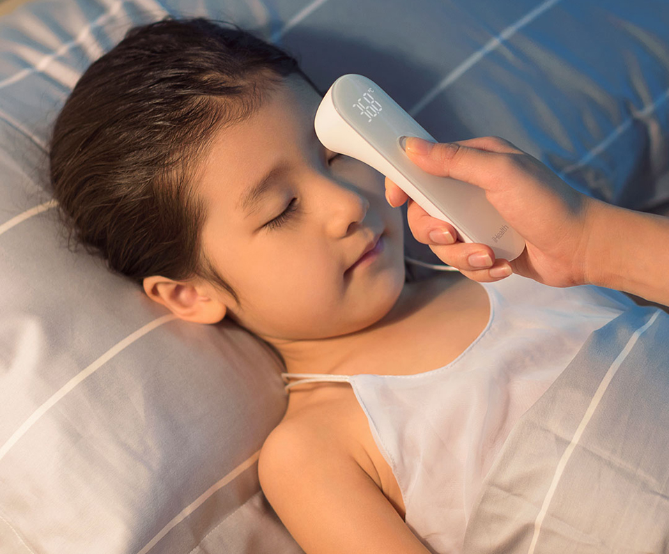 Бесконтактный термометр MiJia iHealth измерение температуры спящего ребенка