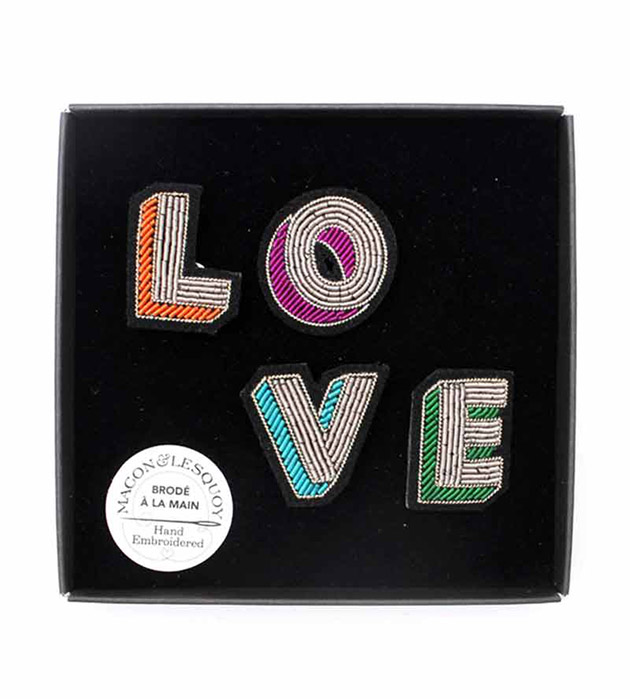 стильный сет из 4 расшитых вручную брошек LOVE box от Macon&Lesquoy