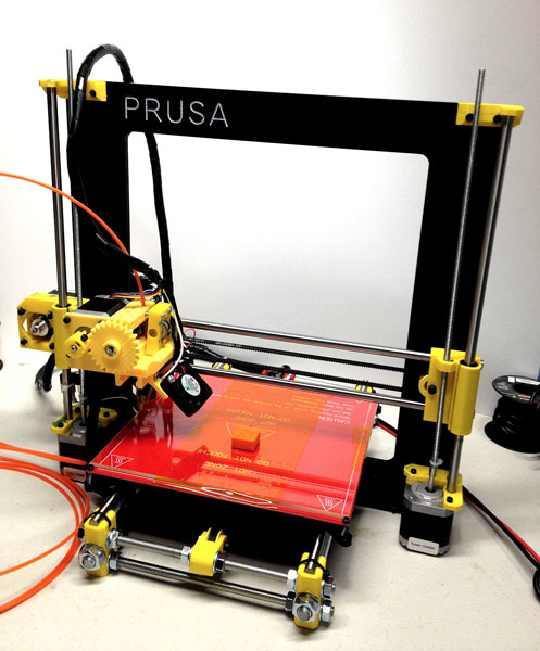 Prusa i3 в сборе; напечатанные детали
