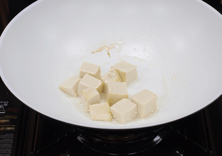 Обжарьте тофу