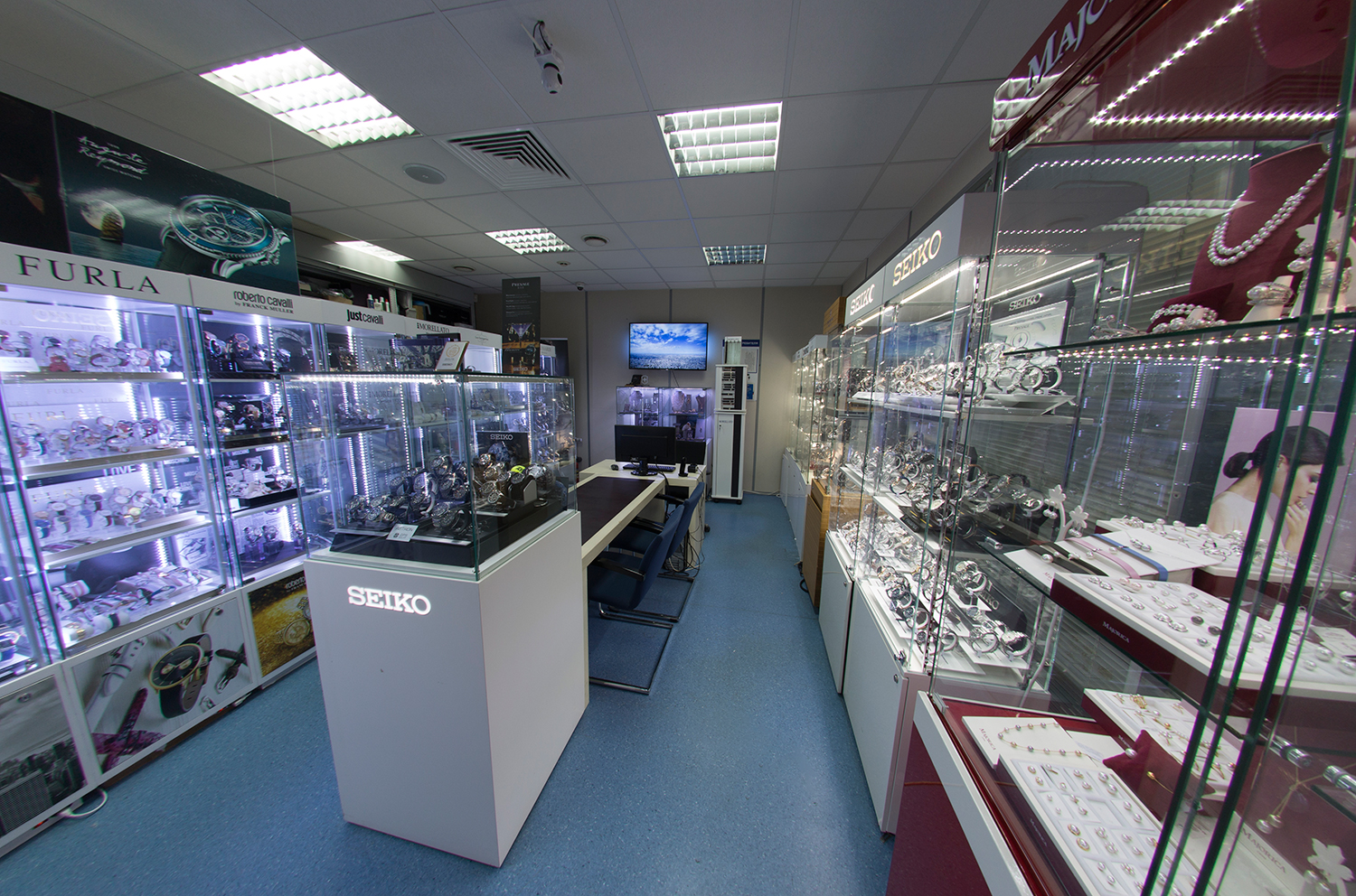 showroom-1.jpg