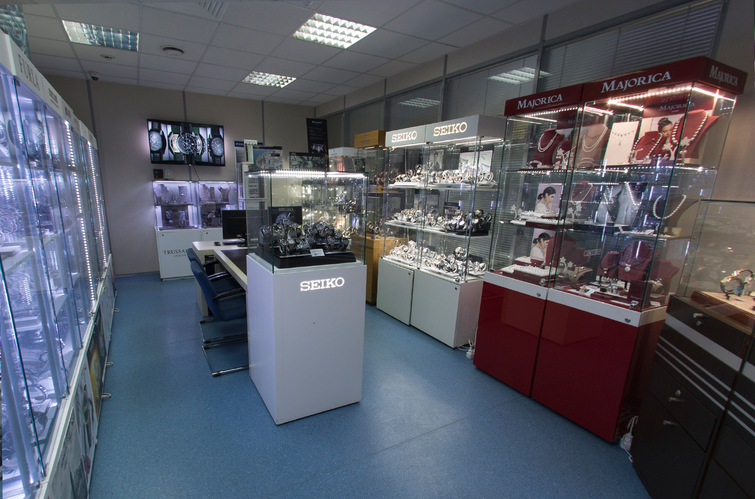 showroom-2.jpg