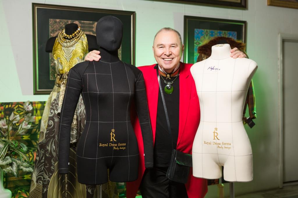 Вячеслав Зайцев и мягкий манекен для шитья Моника от Royal Dress forms Вячеслав Зайцев и мягкий манекен для шитья Моника от Royal Dress forms