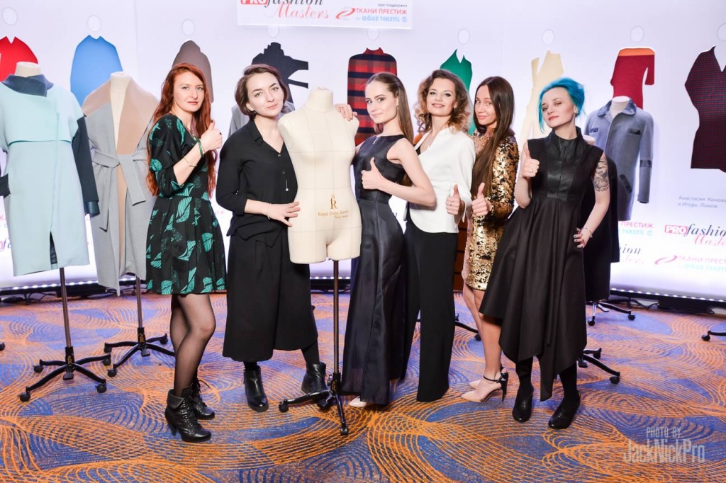 Конкурсанты PROfashion Masters с портняжными манекенами Royal Dress forms Конкурсанты PROfashion Masters с портняжными манекенами Royal Dress forms