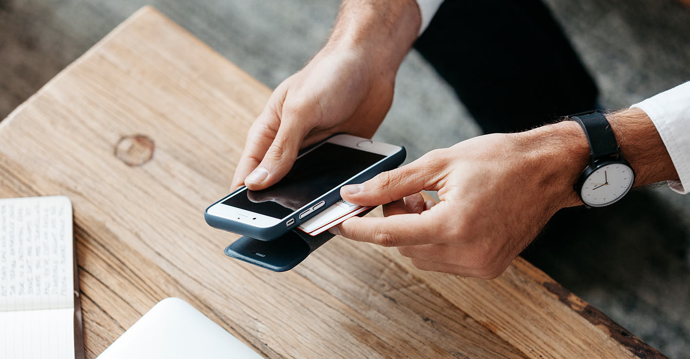 bellroy_phone_wallet_kupit.jpg