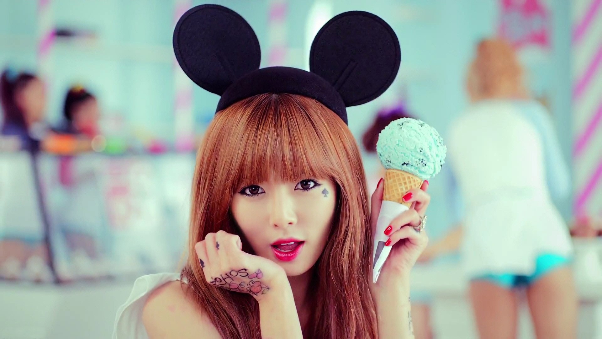 girl-costume-ears-ice-cream-mood-1049838.jpg