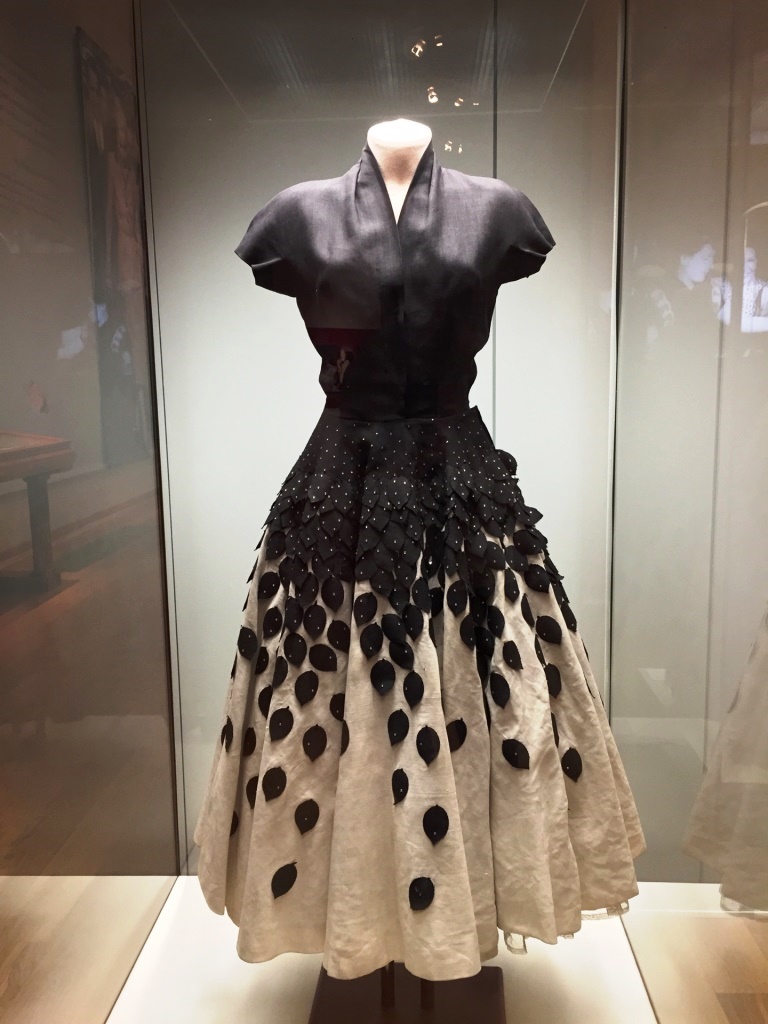 Платье Эвы Перон на демонстрационном манекене Royal Dress forms в Историческом музее Москвы Платье Эвы Перон на демонстрационном манекене Royal Dress forms в Историческом музее Москвы