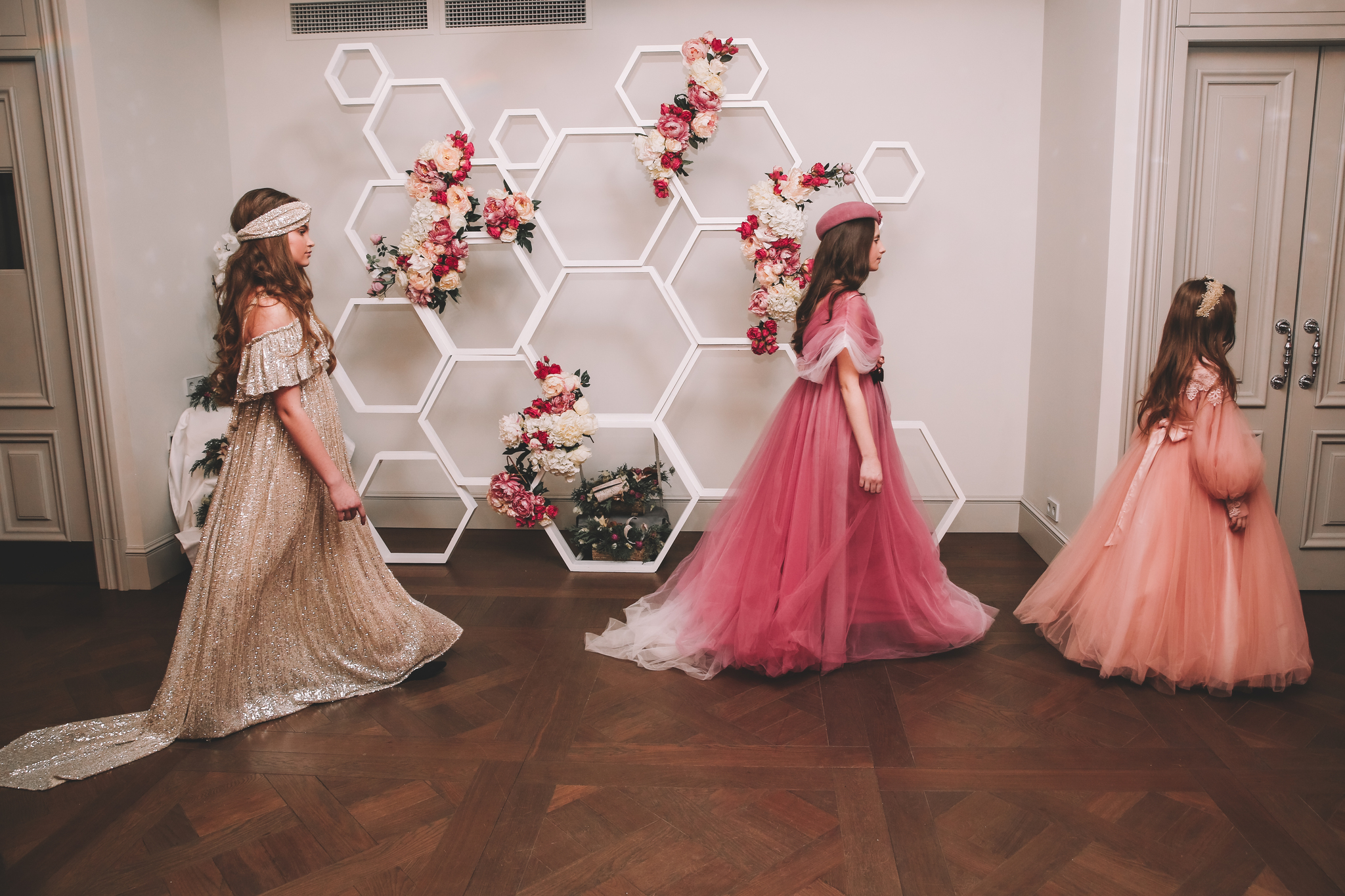Vintage Dream провели показ коллекции премиального бренда детской одежды Aristocrat KIDS The Alchemist AW19/20 Vintage Dream провели показ коллекции премиального бренда детской одежды Aristocrat KIDS The Alchemist AW19/20