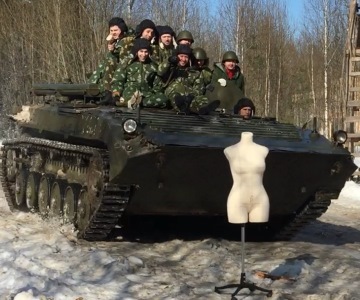 Испытание на прочность танком