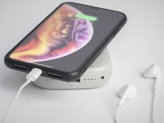 Xiaomi выпустила компактный внешний аккумулятор с поддержкой беспроводной зарядки