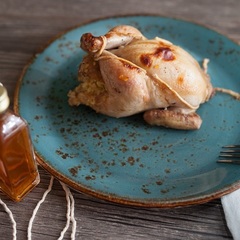 Цыплята фаршированные булгуром, с изюмом и кедровыми орешками