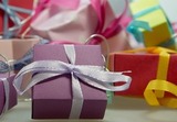 Выбираете подарок на Новый год любимому мастеру педикюра или маникюра?