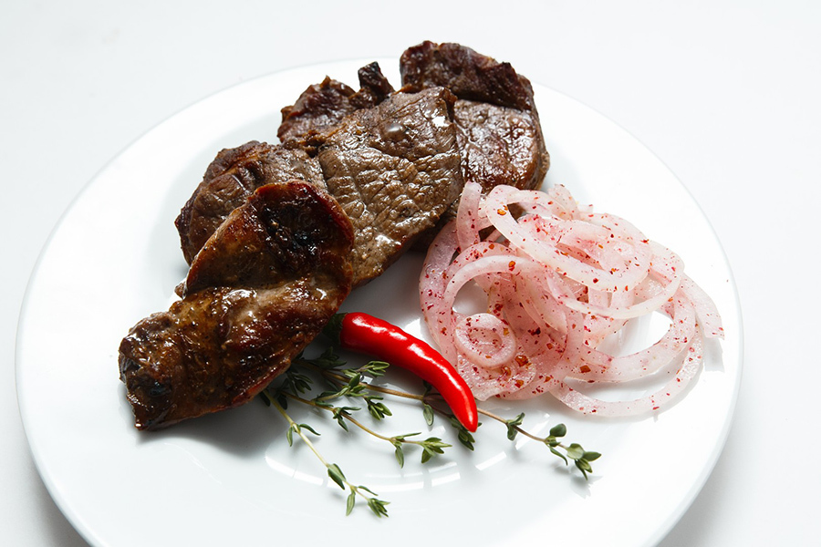 Баранина, запеченная в рукаве с тимьяном и розмарином Баранина, запеченная в рукаве с тимьяном и розмарином