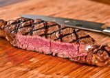 Красивые и вкусные мясные стейки с «решеткой»