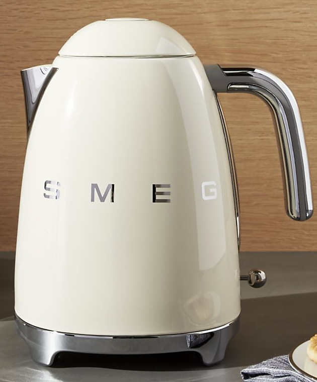 Smeg чайник в интерьере кухни