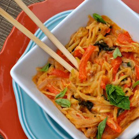 https://static-eu.insales.ru/images/products/1/1658/81659514/kaeng_pa_noodles_chicken.jpg