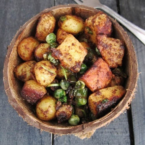 https://static-eu.insales.ru/images/products/1/1748/80185044/aloo_paneer_chat.jpg