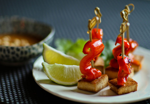 https://static-eu.insales.ru/images/products/1/1812/15353620/thai_tofu_satay.jpg