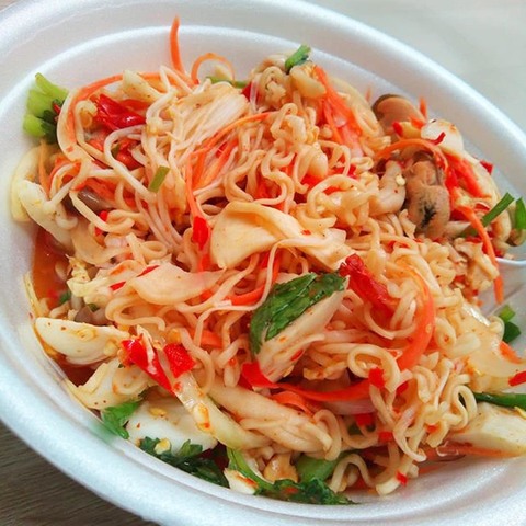 https://static-eu.insales.ru/images/products/1/1964/197183404/instant_noodles_salad.jpg