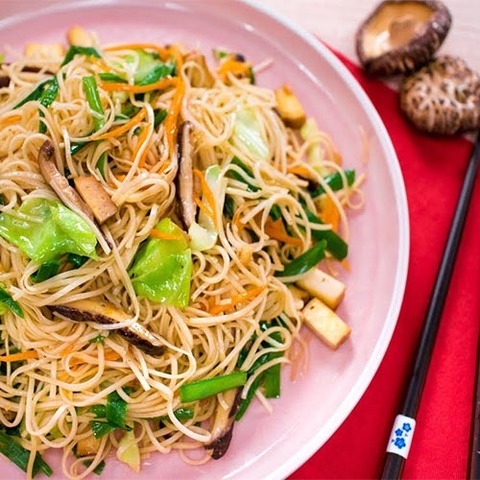 https://static-eu.insales.ru/images/products/1/2010/208545754/vegan_pad_mee_sua_web.jpg
