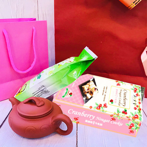 https://static-eu.insales.ru/images/products/1/2075/293373979/tea_and_sweets_set_2020.jpg