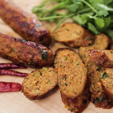 https://static-eu.insales.ru/images/products/1/2099/135473203/hot_thai_sausages.jpg