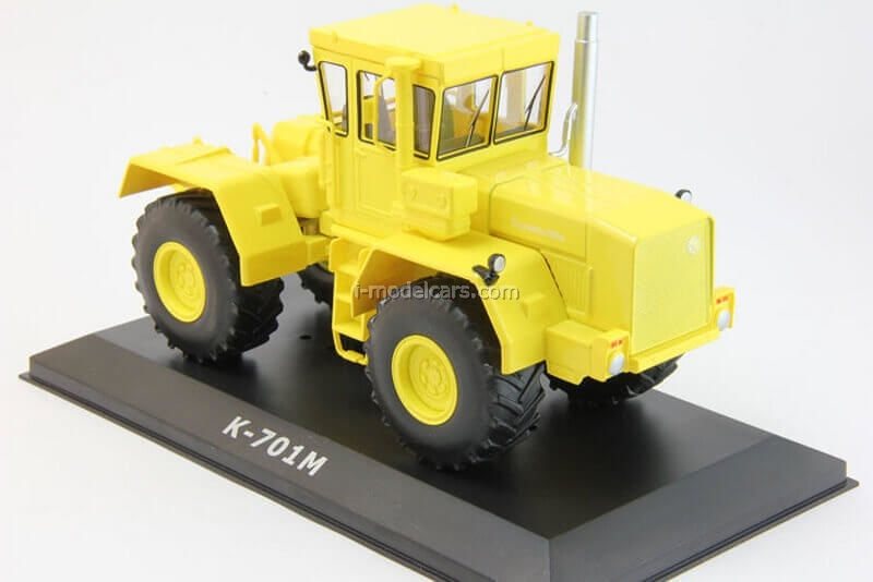 metal Hachette  with magazine 1:43 K-700 wheeled tractor scale model
