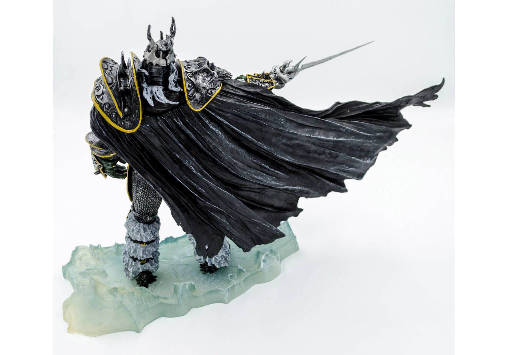 Артас король лич фигурка. Артас варкрафт фигурка. Фигурки wow blizzard. Король лич статуэтка. Артас менетил фигурка.