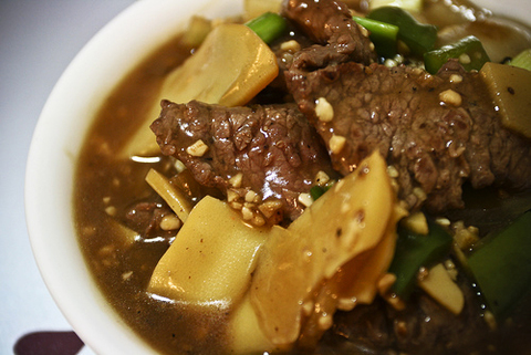 https://static-eu.insales.ru/images/products/1/2720/13683360/beef_with_bamboo_shoots.jpg