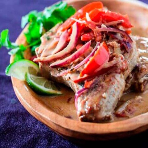 https://static-eu.insales.ru/images/products/1/2826/53127946/pork_chops_galangal_sauce.jpg
