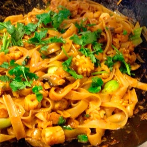 https://static-eu.insales.ru/images/products/1/2898/57953106/seafood_tom_yum.jpg