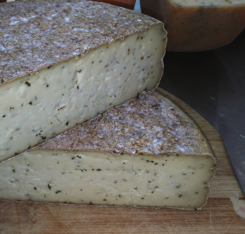Сыр "Дединовский №33" Queso Fresco with herbs /базилик/