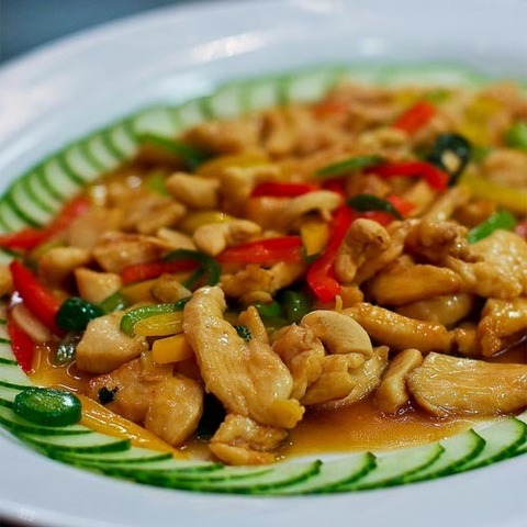 https://static-eu.insales.ru/images/products/1/3116/37235756/basil_chicken_cashew.jpg