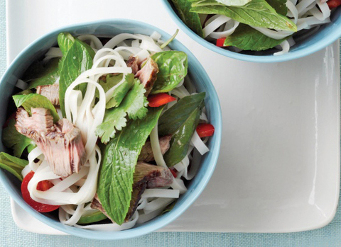 https://static-eu.insales.ru/images/products/1/3333/14855429/beef_and_rice_noodles_salad2.jpg