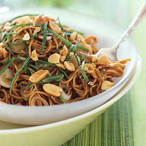 https://static-eu.insales.ru/images/products/1/3931/32984923/soybean_noodles_salas.jpg
