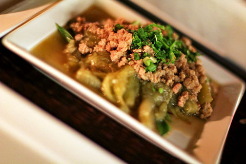 https://static-eu.insales.ru/images/products/1/3965/21229437/jungle_curry_pork_egplant.jpg