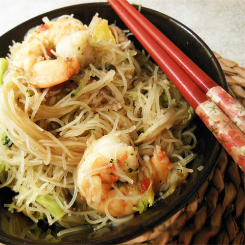 https://static-eu.insales.ru/images/products/1/5233/84014193/shrimp_noodles_shiitake.jpg