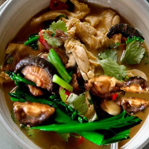 https://static-eu.insales.ru/images/products/1/5530/36771226/tamarind_shiitake_chicken.jpg